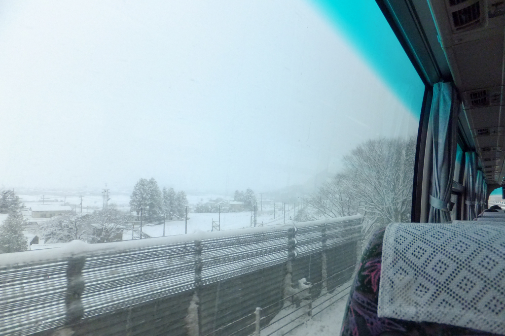 高速バス 仙台・福島線の車窓 大雪