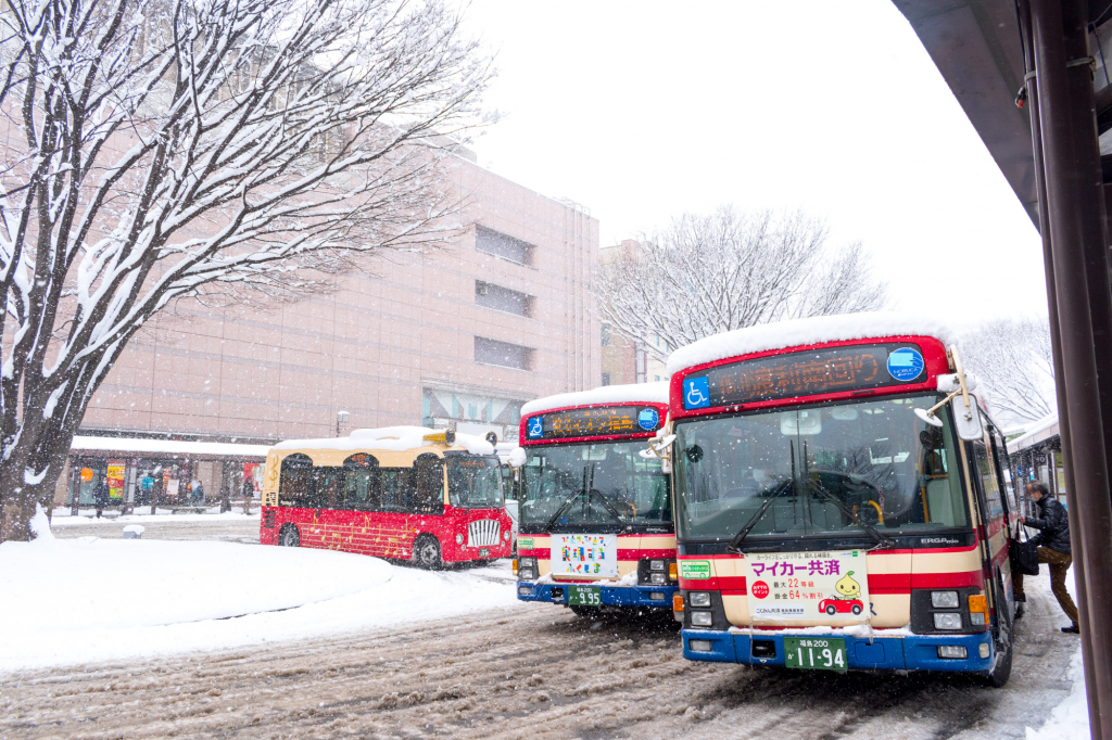雪景色の福島交通