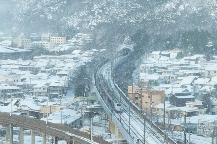 コラッセふくしま展望台から眺めた新幹線